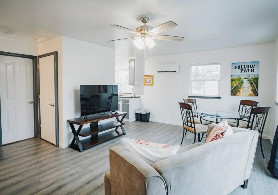 Gorgeous Upstairs Studio With Patio And Laundry Chico Exterior foto